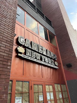 Gamehaus New York - Sports Bar, Beer Hall, Food & Games by null