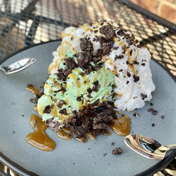 WINGERS Restaurant - Asphalt pie - American Near Me - Riverton, Utah