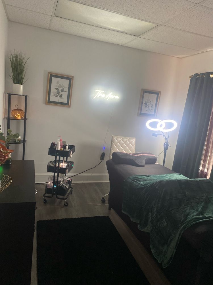 The AURA Esthetics Logo