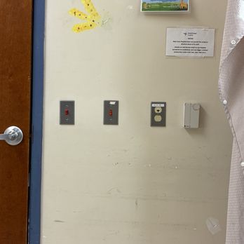 Holy Cross Hospital - ER patient room. Dated and needs severe help. But don't let it fool you- care was really good. - Hospitals Near Me - Taos, New Mexico Holy Cross Hospital - ER patient room. Dated and needs severe help. But don't let it fool you- care was really good. - Hospitals Near Me - Taos, New Mexico