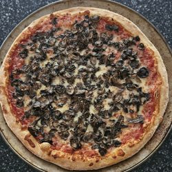 Leon's Italian Bistro & Pizza - Absolutely perfect Dbl. Mushrooms.... perfect sauce, perfect cheese. Love my Leon's