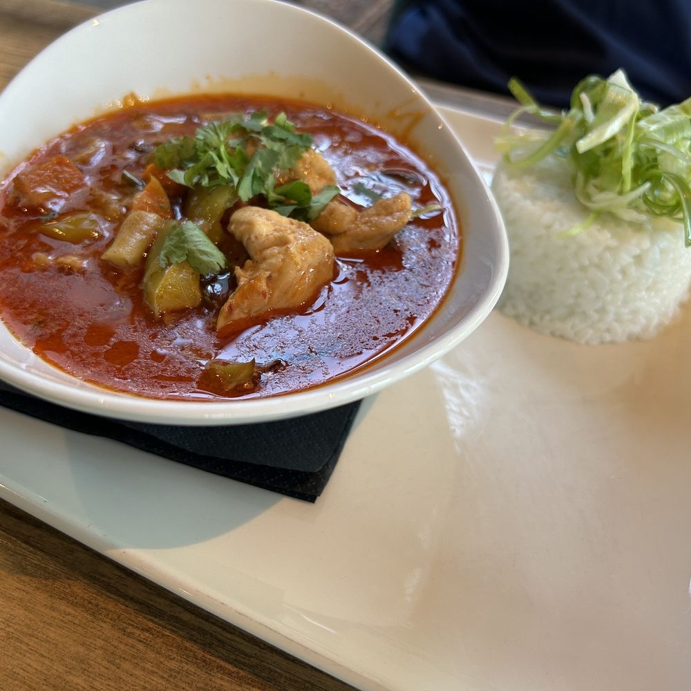 Elveden Inn - Red curry - Pubs Near Me - Thetford, NFK