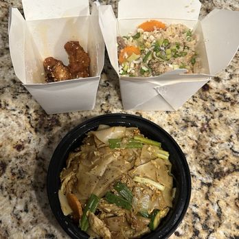 Cozy Noodles & Rice - Happy Bleacher Combination Fried Rice Singapore Noodles Comfort Entree Spicy Korean BBQ Wings - Thai Near Me - Chicago, Illinois Cozy Noodles & Rice - Happy Bleacher Combination Fried Rice Singapore Noodles Comfort Entree Spicy Korean BBQ Wings - Thai Near Me - Chicago, Illinois