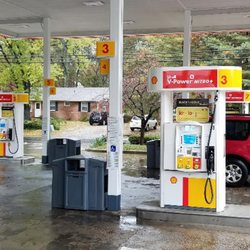 Shell - Grab gasoline at Shell located at400 North Queen Street, Littlestown, PA!