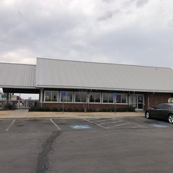 Slim Chickens - Side of building - Chicken Wings Near Me - Warr Acres, Oklahoma
