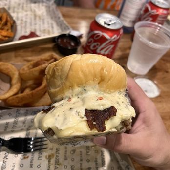 La Birra Bar - Wynwood - Messy Burger - Burgers Near Me - Miami, Florida
