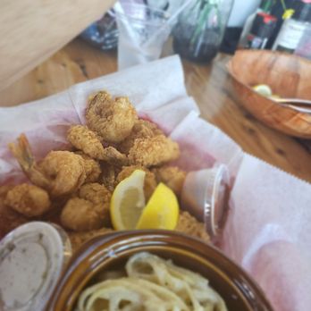 CJ's Crab Shack - Jumbo shrimp and Alfredo pasta. - Seafood Near Me - Miami Beach, Florida