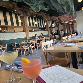 Extra Wavy - Happy hour views - Seafood Near Me - St. Louis, Missouri