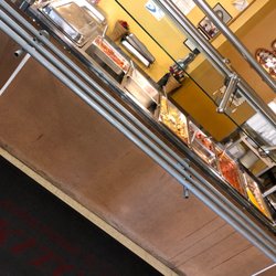Mom's Soul Food Kitchen & Catering - Cafeteria style