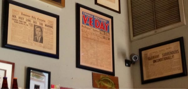 Henry's Uptown Bar by null