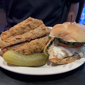 Annette's Westgate - Chicken Pesto Sandwich w/ JoJo Fries - American Near Me - Salem, Oregon