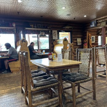 Daniel Summit Lodge & General Store - Inside - Hotels Near Me - Fruitland, Utah