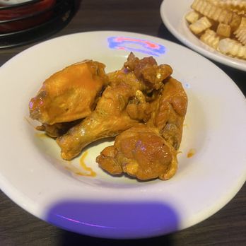 Cedar Creek Tavern - Hot wings fries - Sports Bars Near Me - Charleston, South Carolina