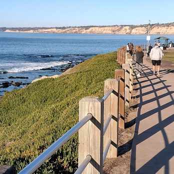 La Jolla Cove - The many paths of the Lajolla cove you can follow between the many areas of the coast and the kids pool. - Parks Near Me - La Jolla, California La Jolla Cove - The many paths of the Lajolla cove you can follow between the many areas of the coast and the kids pool. - Parks Near Me - La Jolla, California
