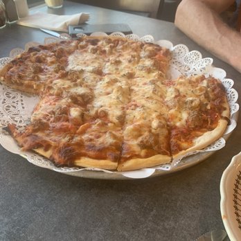 Rosangela's Pizza - Thin crust sausage pizza - Pizza Near Me - Evergreen Park, Illinois Rosangela's Pizza - Thin crust sausage pizza - Pizza Near Me - Evergreen Park, Illinois