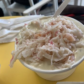 Splash Cafe - Clam chowder with seafood topping - American Near Me - Pismo Beach, California Splash Cafe - Clam chowder with seafood topping - American Near Me - Pismo Beach, California