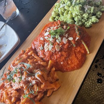 Dorsia - Pasta flight - vodka, ravioli, pesto - Italian Near Me - Milwaukee, Wisconsin Dorsia - Pasta flight - vodka, ravioli, pesto - Italian Near Me - Milwaukee, Wisconsin
