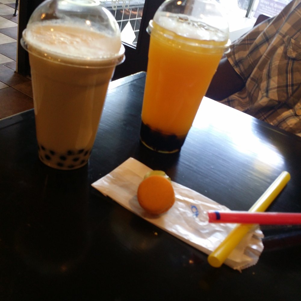 Tiny Bubbles Tea Bar - Pina colda :) and passion fruit with two macaroons - Bubble Tea Near Me - Marietta, Georgia
