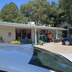 Alon Gas Station & Handi Way Market - Outside store, 4 pumps available.