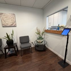 Wuxia Integrative Medicine - Waiting area