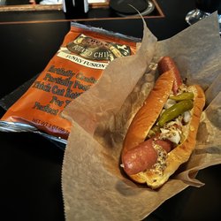Starling Bar Sonoma - Chicago-style hot dog