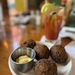 Pêche - The Hush puppies were divine!!
