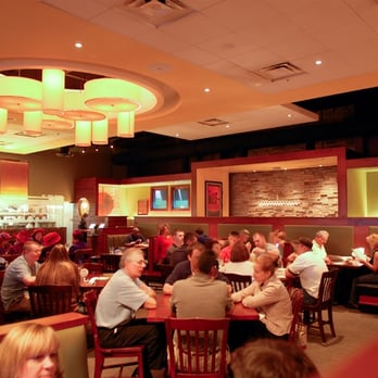 Houlihan's - Dinning - Bars Near Me - Lee's Summit, Missouri