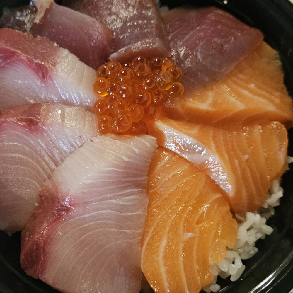 Fresh Bites Hawaii - Sashimi donburi - Poke Near Me - Honolulu, Hawaii Fresh Bites Hawaii - Sashimi donburi - Poke Near Me - Honolulu, Hawaii