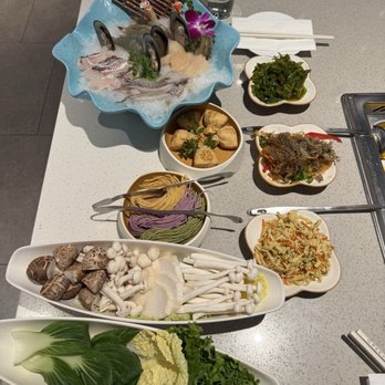 Haidilao - Seafood platter, mushroom platter, mixed vegetable platter, tri-color vegetable noodles, gold bag - Hot Pot Near Me - Fremont, California Haidilao - Seafood platter, mushroom platter, mixed vegetable platter, tri-color vegetable noodles, gold bag - Hot Pot Near Me - Fremont, California