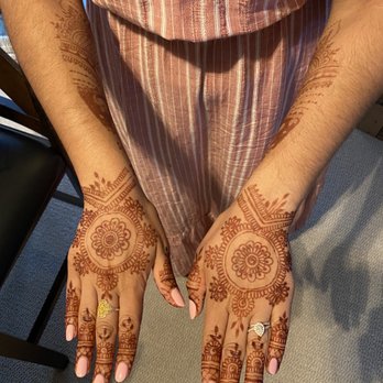 Henna by Farhana - Henna tops of my handa - Henna Artists Near Me Henna by Farhana - Henna tops of my handa - Henna Artists Near Me