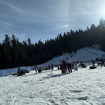 Leland High Sierra Snowplay - Tubing Near Me - Pinecrest, California