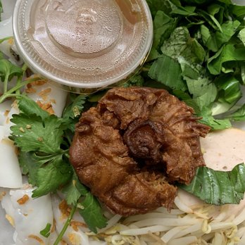 Pho Que Huong - Steam noodles. Sooo good but only available on the weekend. - Vietnamese Near Me - Honolulu, Hawaii Pho Que Huong - Steam noodles. Sooo good but only available on the weekend. - Vietnamese Near Me - Honolulu, Hawaii