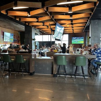 30hop - Full bar all the way around - Breakfast & Brunch Near Me - OMAHA N, Nebraska