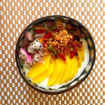 Star Sky Granola - Yogurt with Super Goji Berry Granola, slices of mango and cubes of dragonfruit. - Specialty Food Near Me Star Sky Granola - Yogurt with Super Goji Berry Granola, slices of mango and cubes of dragonfruit. - Specialty Food Near Me