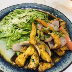 Mares Real Peruvian Cuisine - Pesto Fettuccini w Pollo Saltado