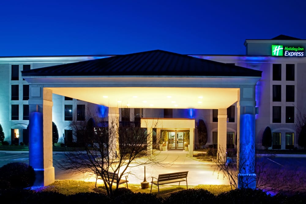 HOLIDAY INN EXPRESS CHESTER 35 Photos & 19 Reviews 1911 W Hundred