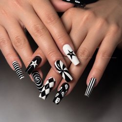 Tea Nails Bar - Artist Tina