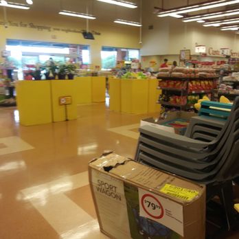 Winn-Dixie - an empty grocery store - Grocery Near Me - Holiday, Florida