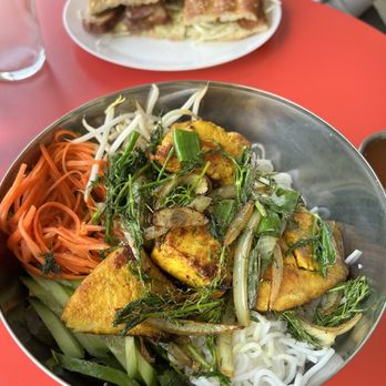 Sesame Dinette - Vermicelli salad with fish - Vietnamese Near Me - Long Beach, California