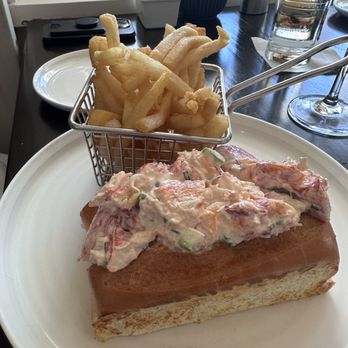 Shutters On The Beach - Lobster roll! Get this! - Hotels Near Me - Santa Monica, California Shutters On The Beach - Lobster roll! Get this! - Hotels Near Me - Santa Monica, California