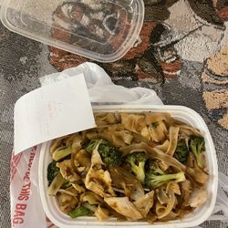 Simply Thai - Drunken noodles