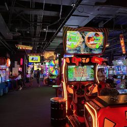 Lucky Strike Honolulu - Inside
