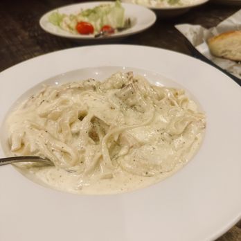 Roma Italian - Chicken Fettuccine Alfredo...rich goodness! - Italian Near Me - Bonham, Texas