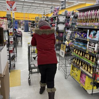 Giant Tiger - Megan (Giant Tiger Shopper) - Discount Store Near Me - Arnprior, Ontario Giant Tiger - Megan (Giant Tiger Shopper) - Discount Store Near Me - Arnprior, Ontario