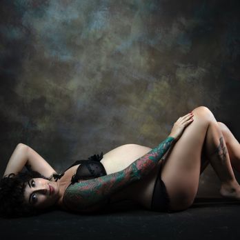 Laura Squire Studios - Tattooed, pregnant, beautiful - Boudoir Photography Near Me