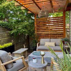 Jaz Builders - Modern pergola / arbor with privacy screen
