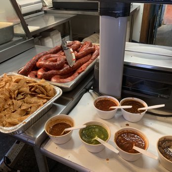Don Lucho Carnitas - Fresh chips to salsa sample - Mexican Near Me - Milwaukee, Wisconsin