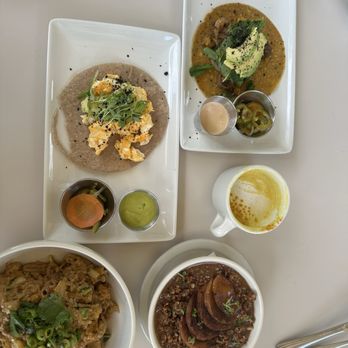 Vibrant - Top right: short rib taco (5/5) Top left: breakfast taco (4/5) Bottom right: seasonal chia bowl (5/5) Bottom left: nut noodle bowl (4/5) - Coffee & Tea Near Me - Houston, Texas Vibrant - Top right: short rib taco (5/5) Top left: breakfast taco (4/5) Bottom right: seasonal chia bowl (5/5) Bottom left: nut noodle bowl (4/5) - Coffee & Tea Near Me - Houston, Texas