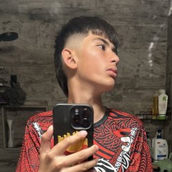 Aztecas Barber Shop - Burst Fade Right Side