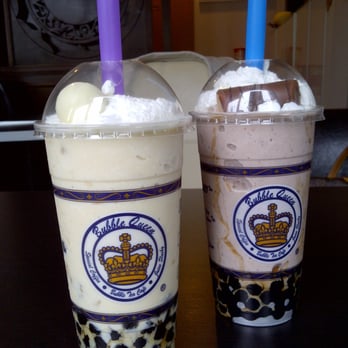Bubble Queen - Buen Slush (Brown) and Lindor White Chocolate Slush (White) - Bubble Tea Near Me - Richmond, British Columbia